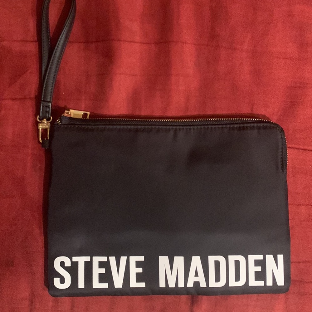 • Wristlet - Picture 2 of 4